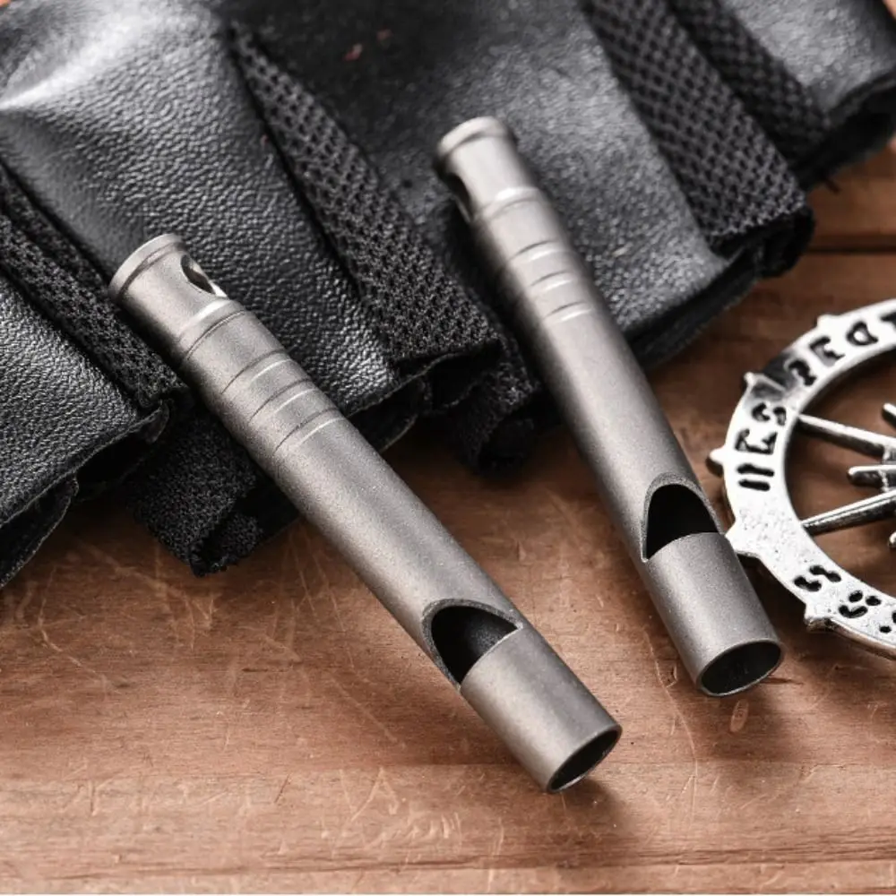 Zandstralen Draagbare Camping Whistle Ultralicht Survival Tool Noodfluit Met Koord Sleutelhanger Titanium Fluit Verkennen