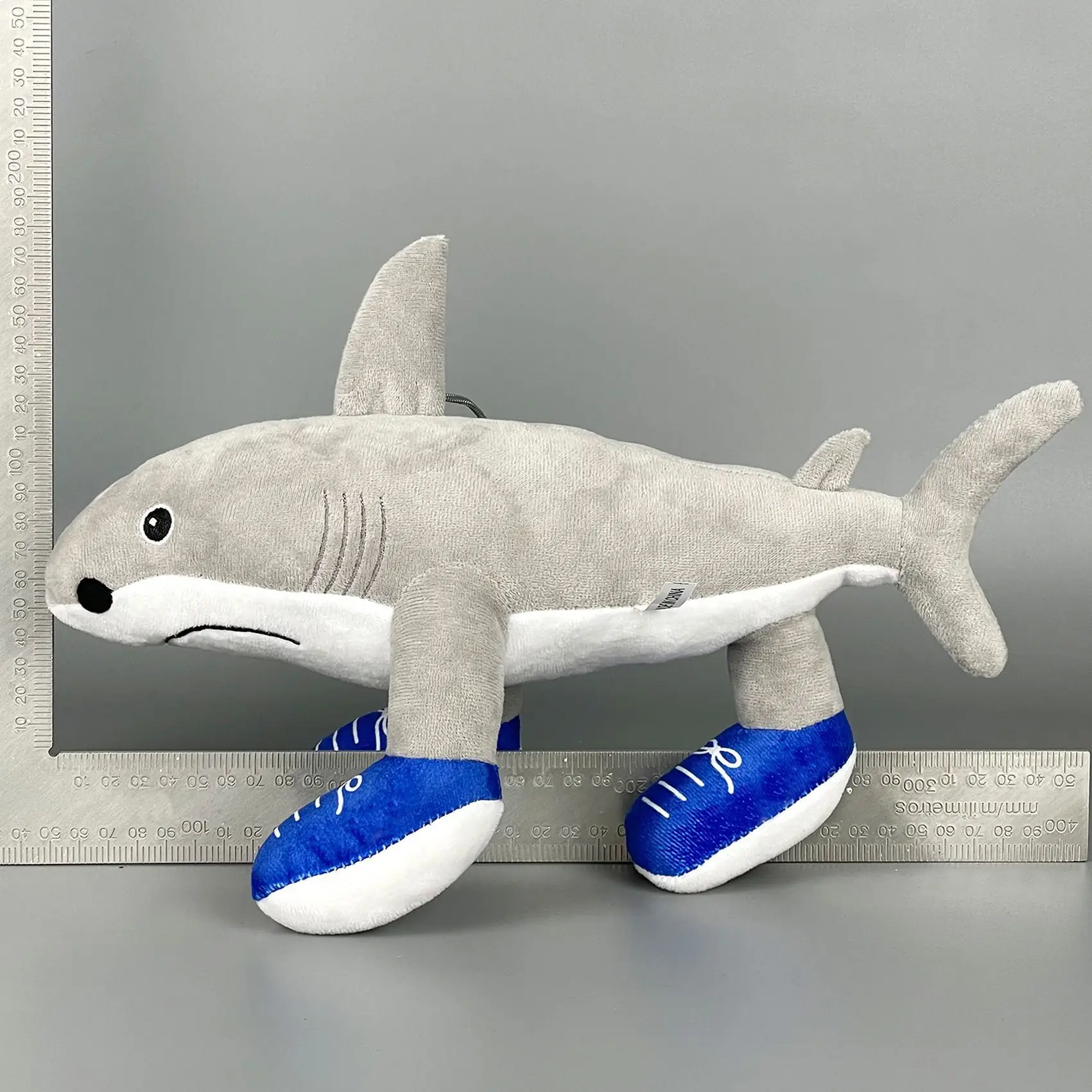 Baru Tungtung Sahur Mewah Lucu Tralalelo Tralala Hiu Memakai Sepatu Biru Boneka Mainan Kotak Buta untuk Hadiah Ulang Tahun Anak
