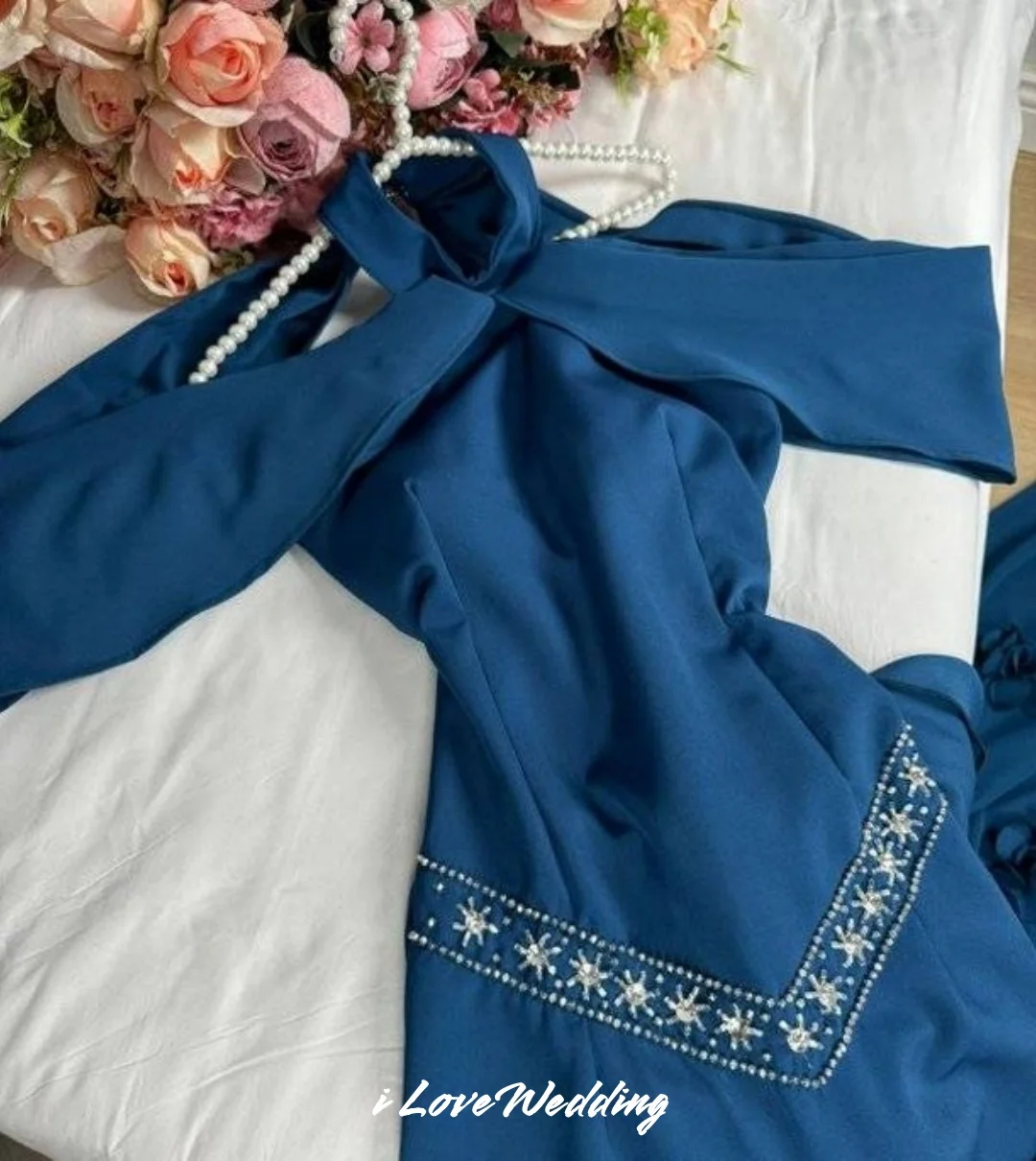 Blue Halter Dresses 2025 ซาติน 3D ดอกไม้ปิดไหล่ Mermaid คริสตัลลูกปัด LACE-Up ชุดแต่งงานที่กําหนดเอง