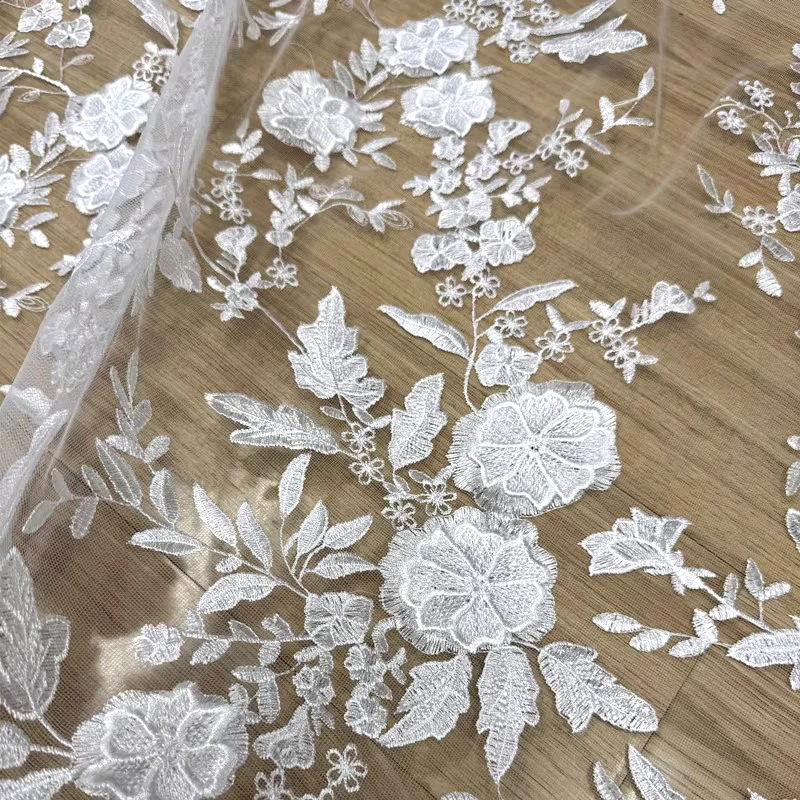 

Кружевная ткань в европейском стиле с 3D цветочной вышивкой на прозрачной тюлевой сетке идеально подходит для дизайна свадебного фата вечернего платья