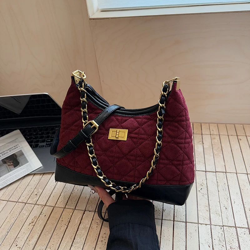 

Stylish Casual Crossbody Handbag For Leisure Women With Large Capacity And Elegant Leather Finish