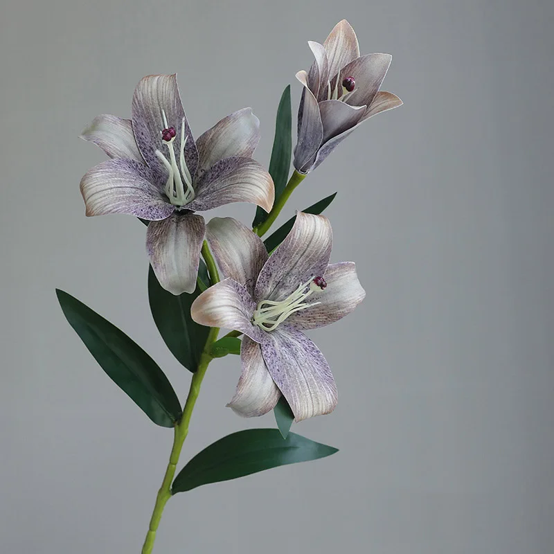 1 قطعة الأوروبية الرجعية 3-رئيس النفط اللوحة زنبق محاكاة زهرة ضوء الفاخرة المنزل طاولة طعام الديكور ورد صناعي زنبق