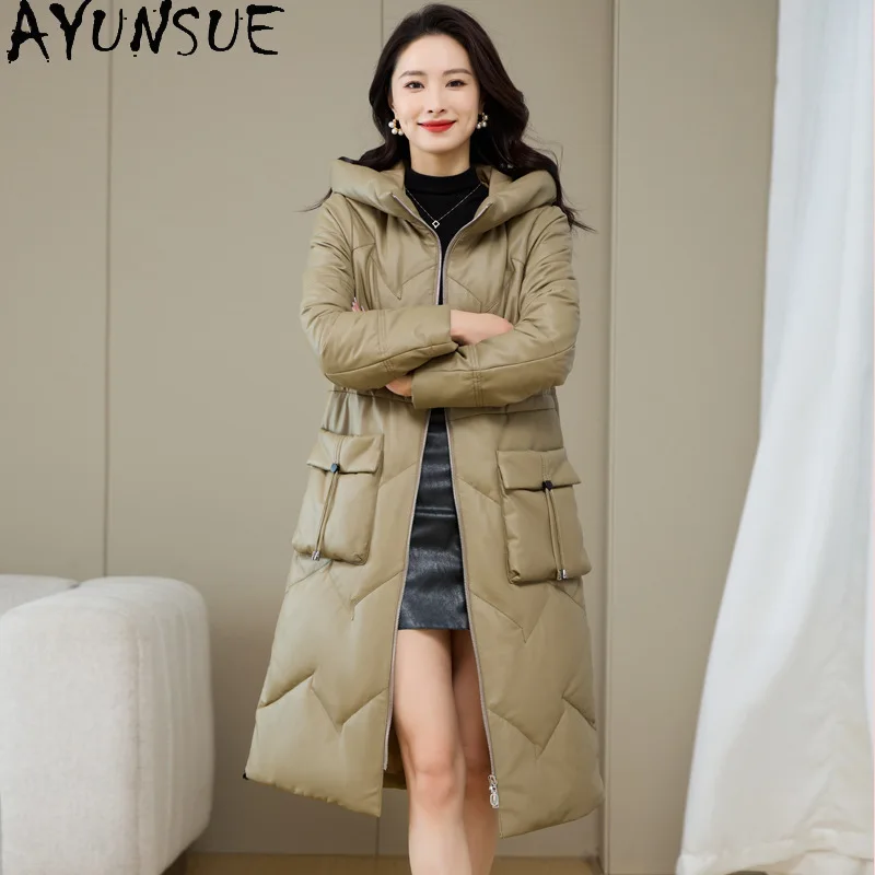 AYUNSUE Giacca in vera pelle di pecora per donna Abiti invernali Cappotto in piumino d'anatra bianco di media lunghezza Cappotti da donna con cappuccio 2025