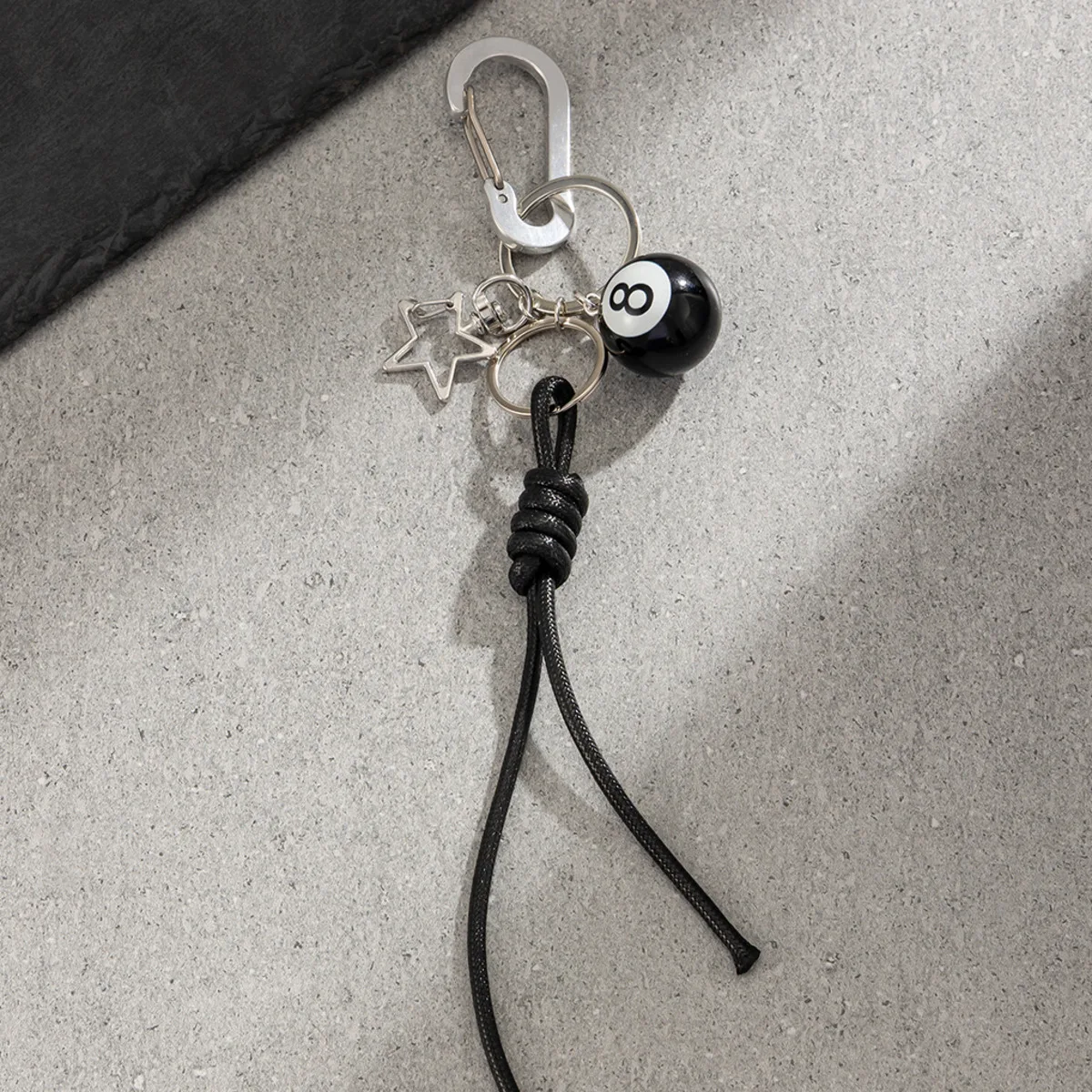 KunJoe Trendy Acryl Schwarz Nr. 8-Ball-Anhänger Schlüsselanhänger Herren Punk Geflochtenes Lederband Anti-Verlust Schlüsselkette Auto-Schlüsselring Zubehör