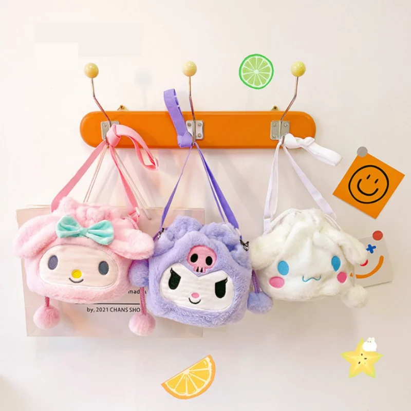 Sanrio 가방 Kawaii Cinnamoroll 핸드백 토트 플러시 어깨 메신저 가방 Kuromi 헬로 키티 인형 메이크업 배낭 선물