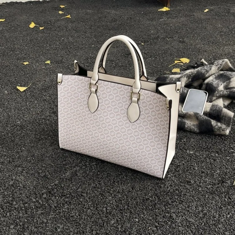 حقيبة كروس عصرية عتيقة 2025 طراز جديد تحت الإبط بكتف واحد للاستخدام اليومي رائعة وأنيقة وعملية وعصرية