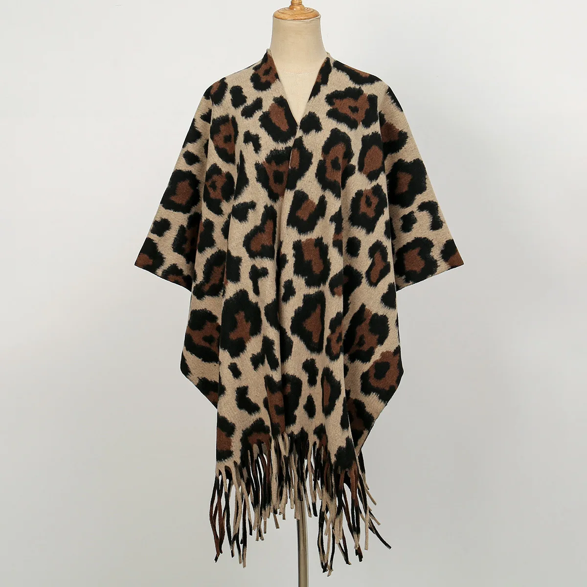 

Новая женская шаль с бахромой и леопардовым принтом, модный универсальный интернет-знаменитости в стиле ретро, европейский и американский теплый плащ, шарф