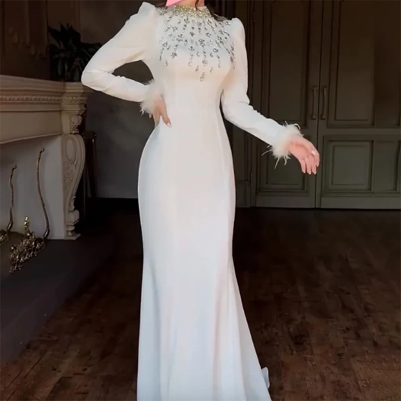 فساتين سهرة رسمية رائعة مخصصة في دبي برقبة عالية وأكمام طويلة مطرز بالريش حورية البحر فساتين لحضور الحفلات الموسيقية 2025