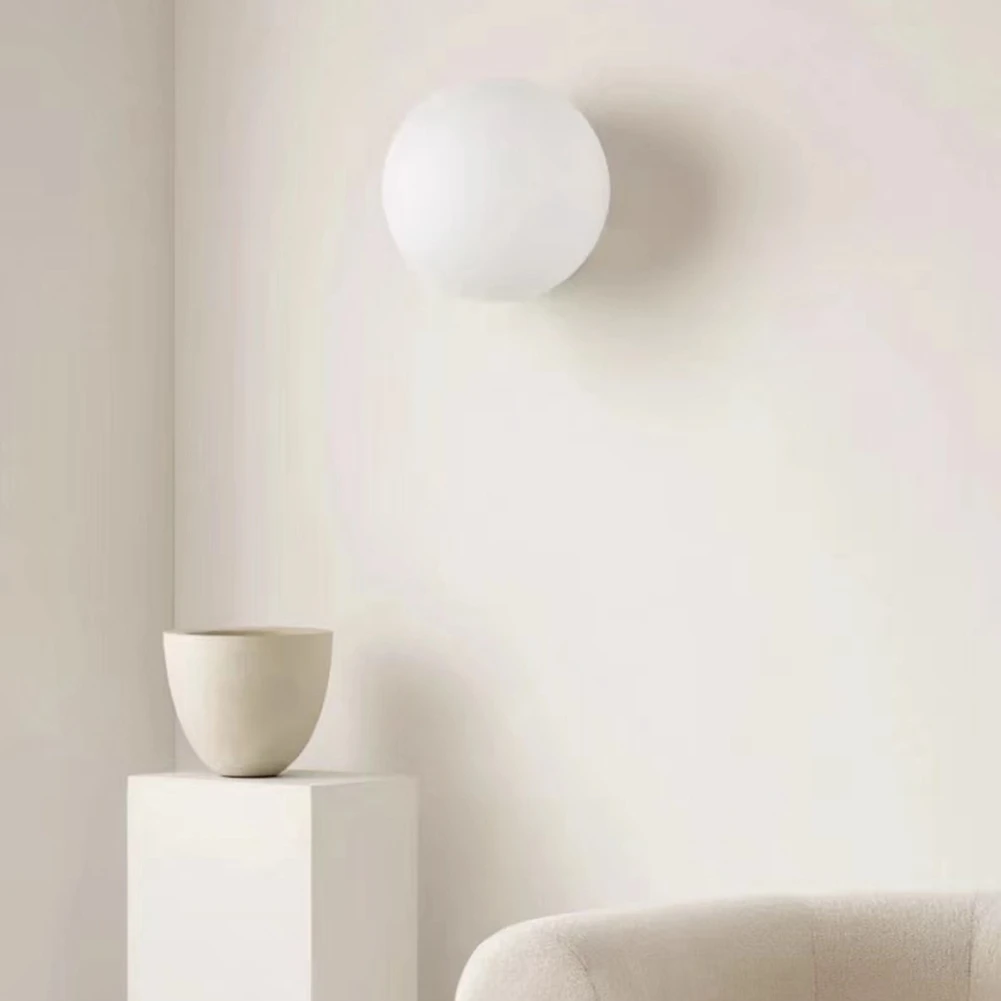 

Современный стеклянный настенный светильник Современный настенный светильник со стеклянным шаром - 12 см