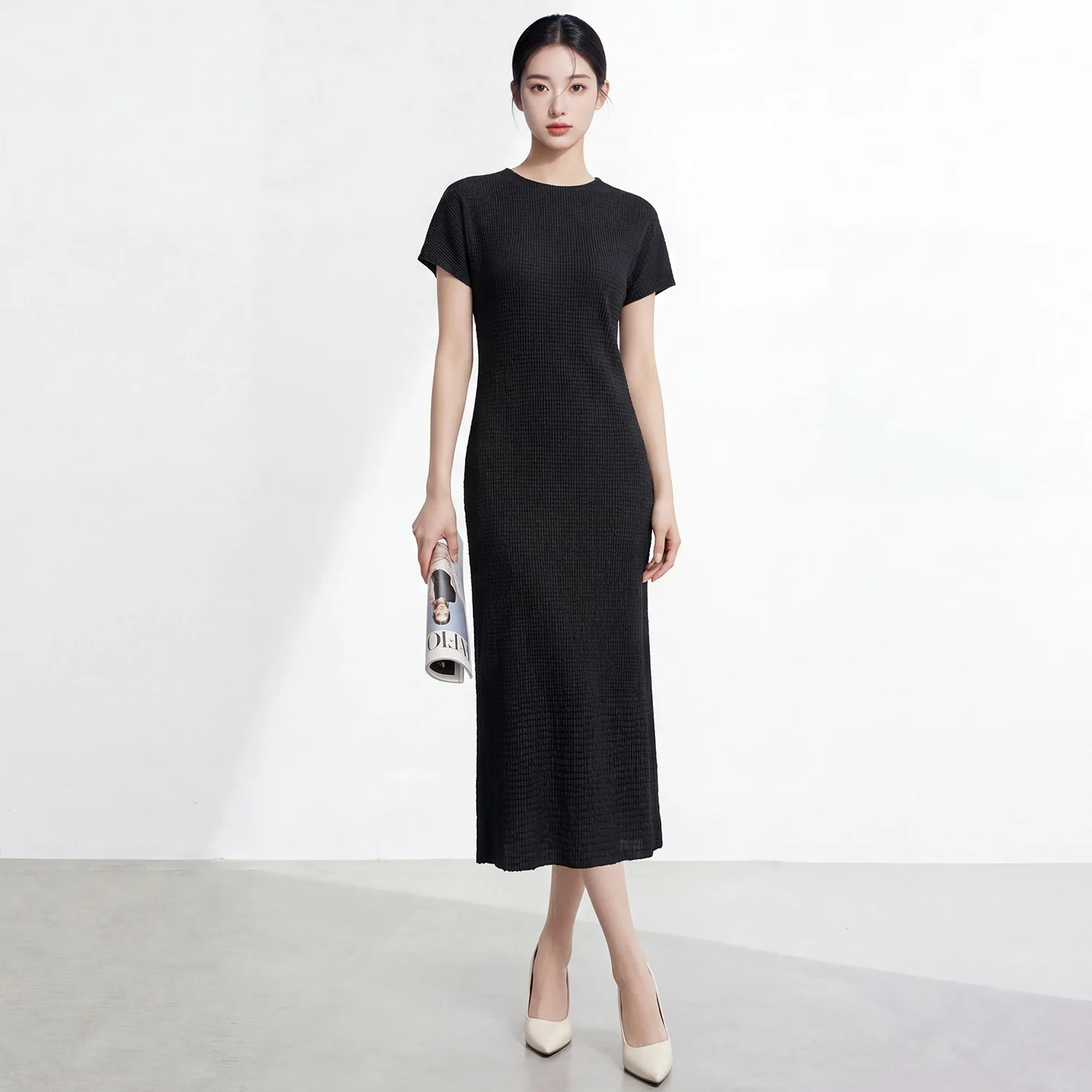 

Miyake Pleated Dress Women's 2026 New Simple Solid Color Round Neck Short-sleeved Elegant Dress Straight Long Skirt
