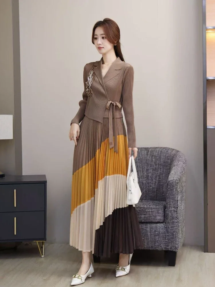 プラスサイズ 2025 夏の新ミディアム丈プリーツドレスエレガントなひだスカート若い母親のためのファッショナブルな優しいスタイル