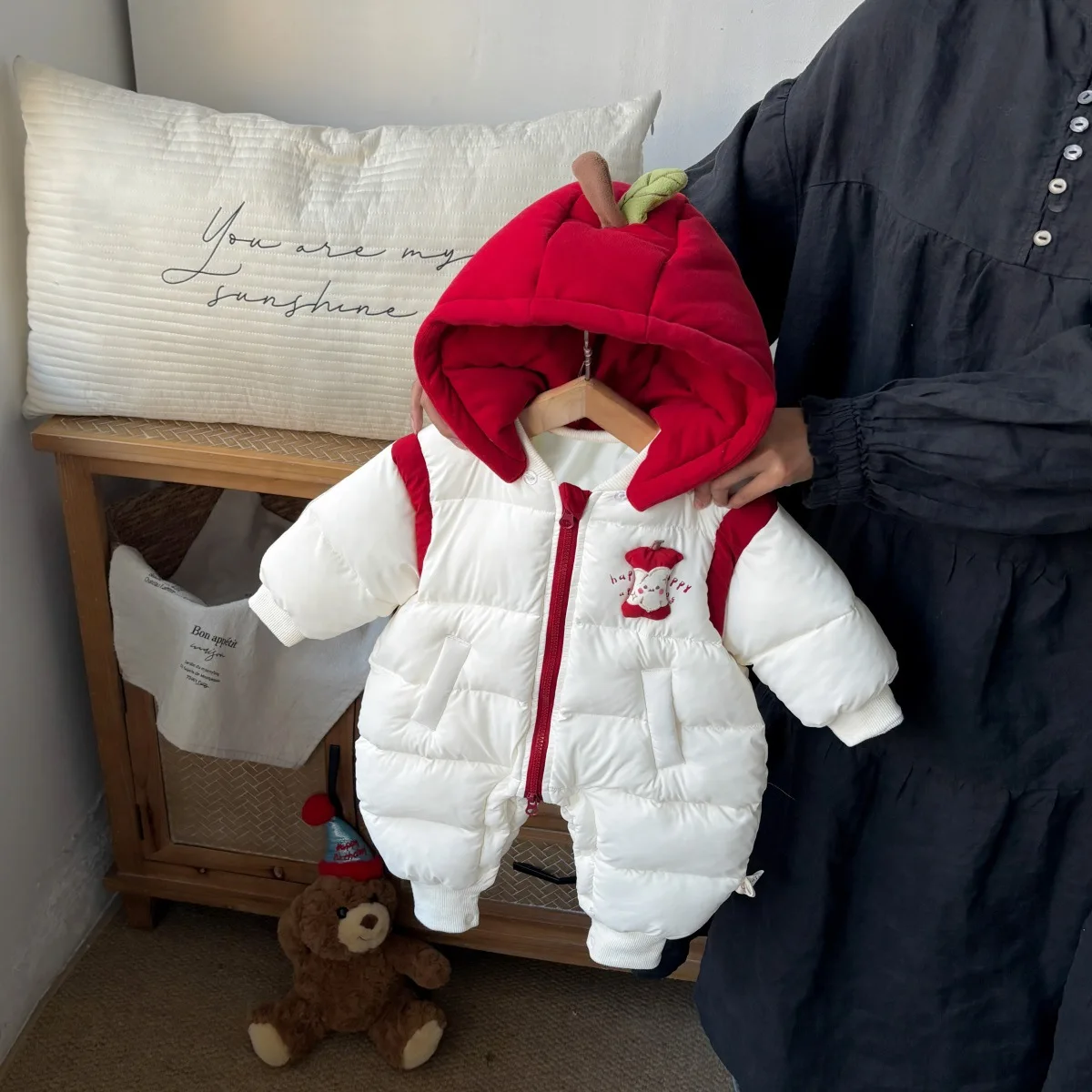 

2025 Winter Toddler Kids Girls Overalls Ins Apple Printed Infant Baby Girls Bodysuits Thick Warm Windproof Newborn Girls Rompers