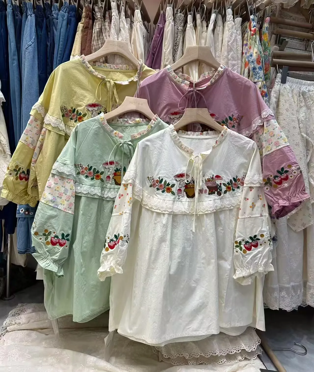 

Summer Lace Patchwork Long Sleeve Shirts Women Japanese Mori Girl O-Neck Embroidery Loose Cotton White Tops Camisas De Mujer