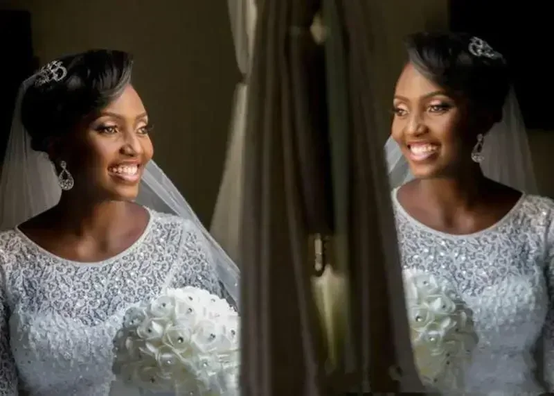 Nuovi abiti da sposa Nigeria personalizzati Gioiello Collo maniche lunghe Abiti da sposa in pizzo Gonne a strati Beach Boho Plus Size