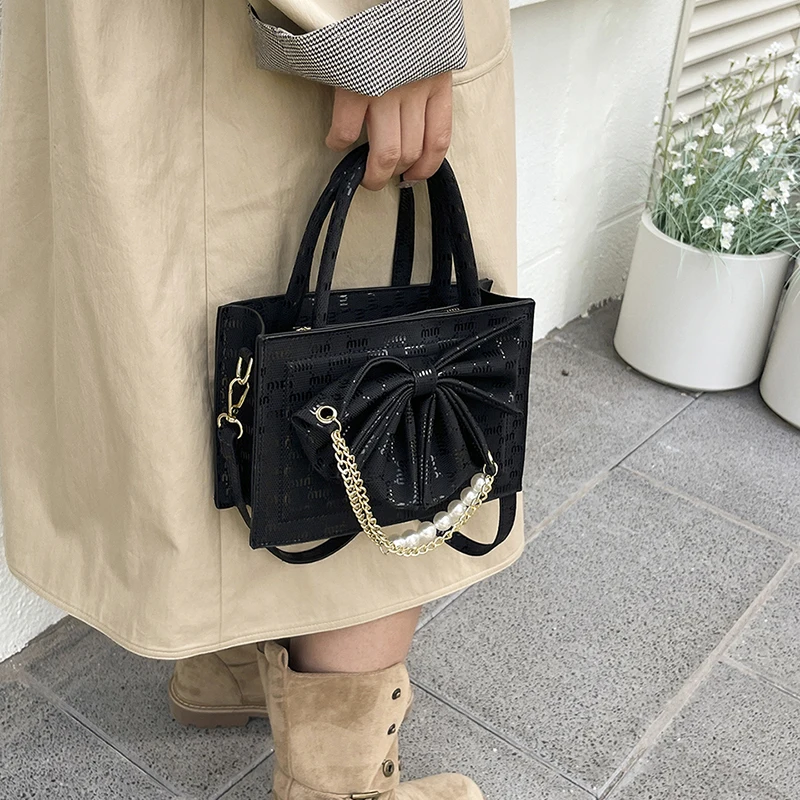 

Vintage Luxury Diaper Bag Women's Elegant Crossbody Handbag Minimalist Designer Tote Leather For The Fashionable Commuter