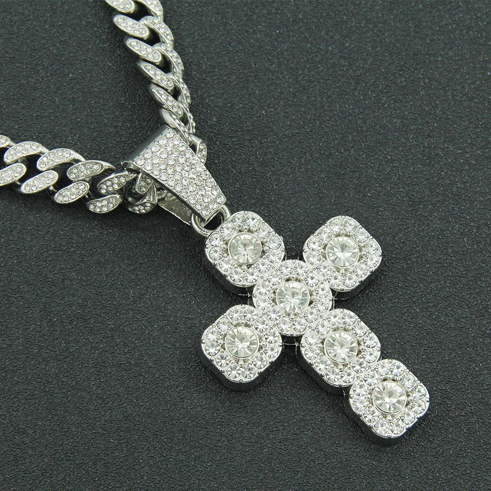 Fashionable hip-hop cross pendant necklace for men, cool and domineering, personalized collarbone chain necklace