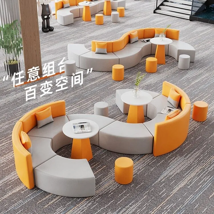 クリエイティブな休憩エリア-レジャーソファ-コーヒーテーブルの組み合わせ