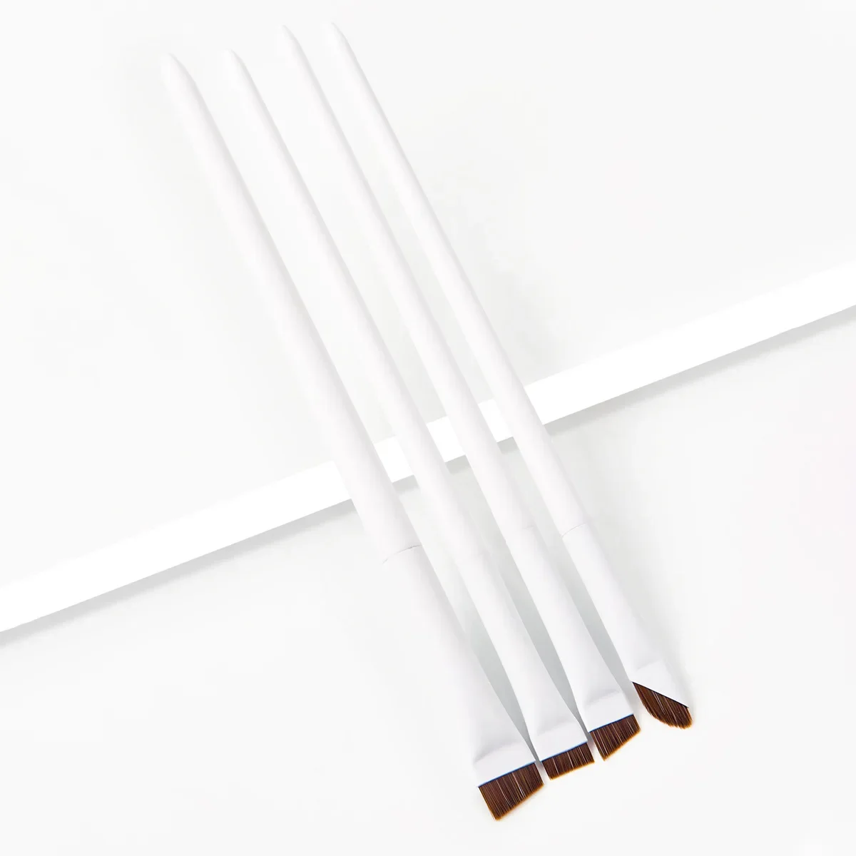 4 個鎌刃アイライナーブラシ超薄型フラットファインアイライナーメイクブラシフラットアイライナーブラシ眉毛メイクアップブラシ