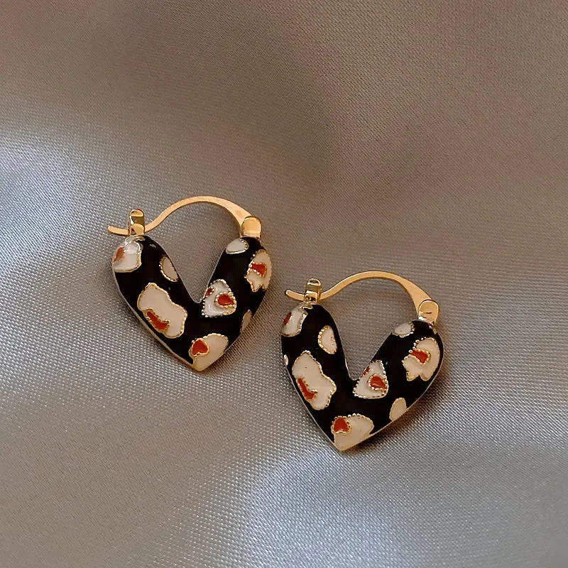 

Contrast color striped double-sided love ear buckle 2024 new popular earrings niche design high-end stud earrings earrings women