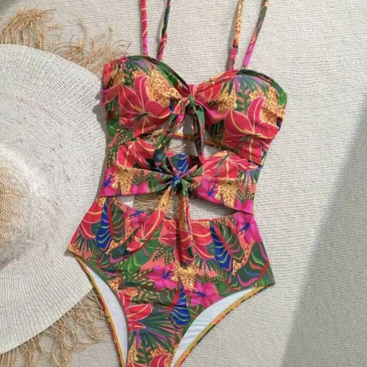 

2026 Women's Printed One-Piece Swimsuit Fashion Hot Spring Resort Monokini Bikini Style Swimsuit Sexy Cut Out Bodysuit Female