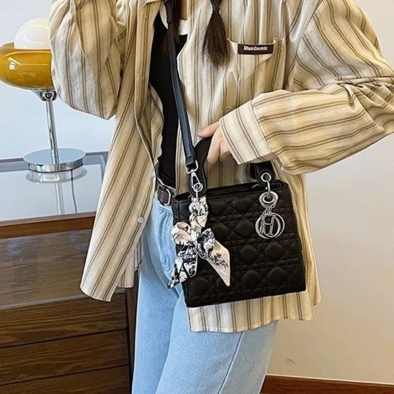 

Vintage-Inspired Women's Bag Retro Printing Crossbody For Work Travel Adjustable Strap Minimalist Fashion Accessory New