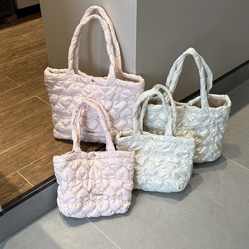 

2025 New Heart aped Soft Surface Casual Women's Handbag Large Capaci Single oulder Tote Bag Faionable All Purpose Bag