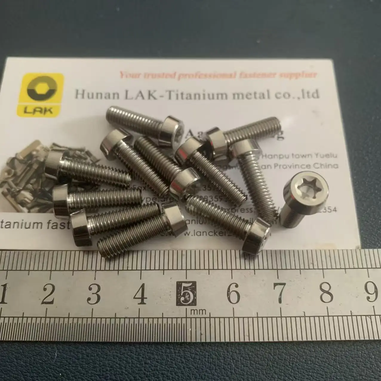 M5x8 M5x16 التيتانيوم توركس T25 رقيقة غطاء رأس المسمار لرأس الدراجة 8.5x3.5 Gr5