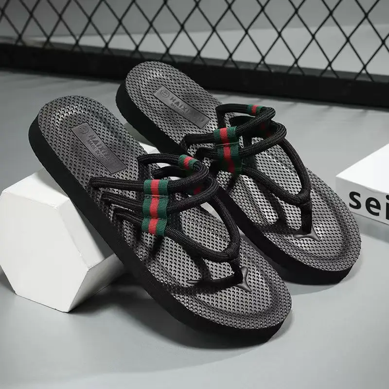 2026 Summer men's personalized anti-slip beach slippers are comfortable anti-slip wear-resistant and simple sandals size 39-45