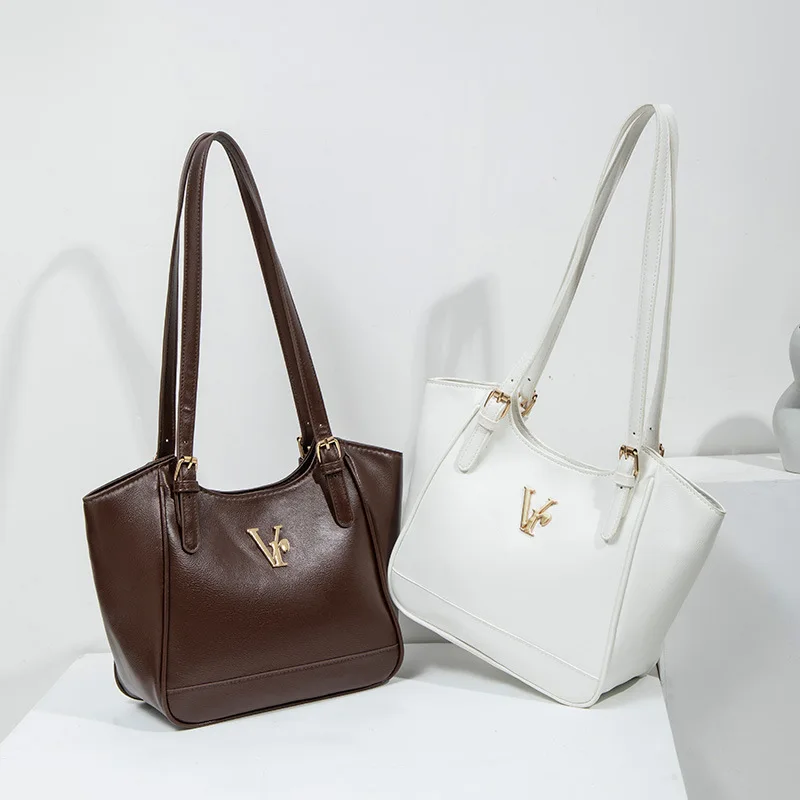 

Light Luxury Style V-Shaped Metal Logo Women's Bag, Soft Leather Tote Shoulder Bag, Large Capacity Bag for Office Workers, Casual Underarm Bag