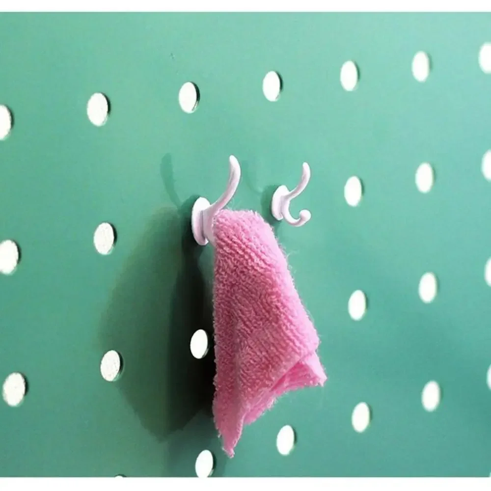 10 pz Mini Casa Delle Bambole In Metallo Mobili In Miniatura Gancio 4 Colori 1:12 Vestiti Appendiabiti Appendiabiti 14*14mm Ganci Da Parete Modello