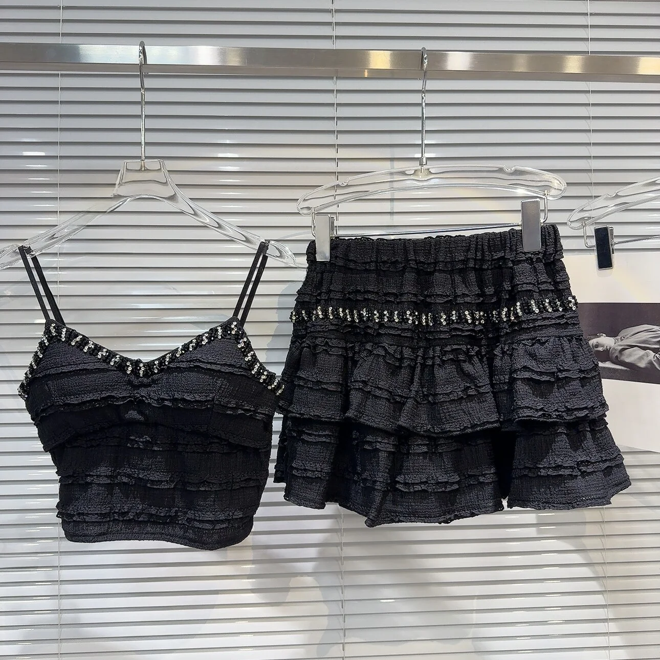 

Summer 2026 Elegant Diamond V-Neck Strap Vest Pleated Cake Skirt Set Women's Fashionable Two-Piece Suit High Waist Spring