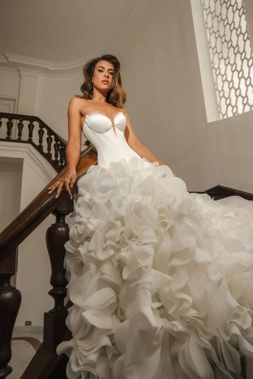 

Customized petal skirt wedding dress women's lace sweetheart chiffon backless lace wedding dress De Noiva customization