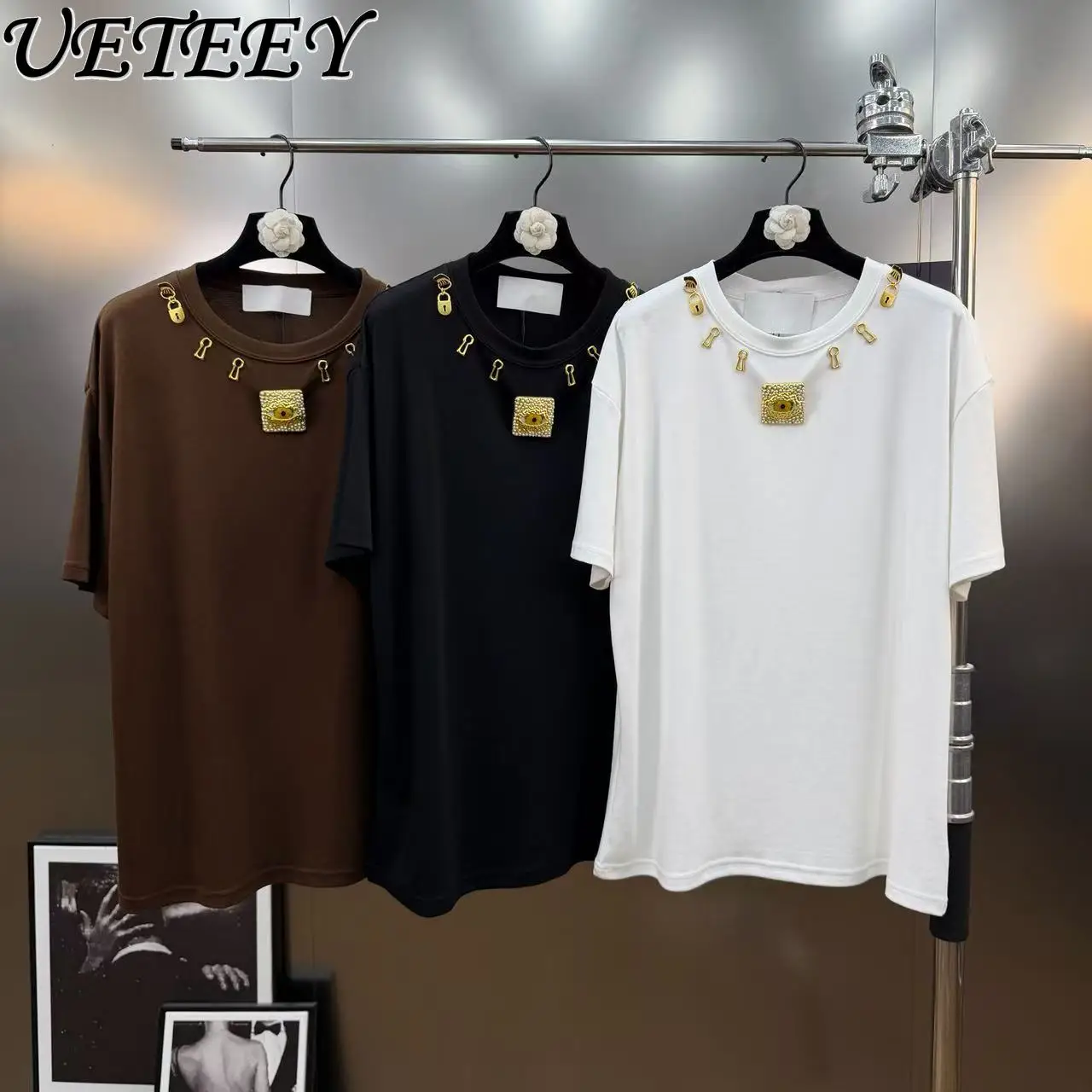 

2026 Spring Heavy Metal Decoration Short Sleeve T-shirts for Men and Women Loose Street Style Casual Black White Tshirt Top