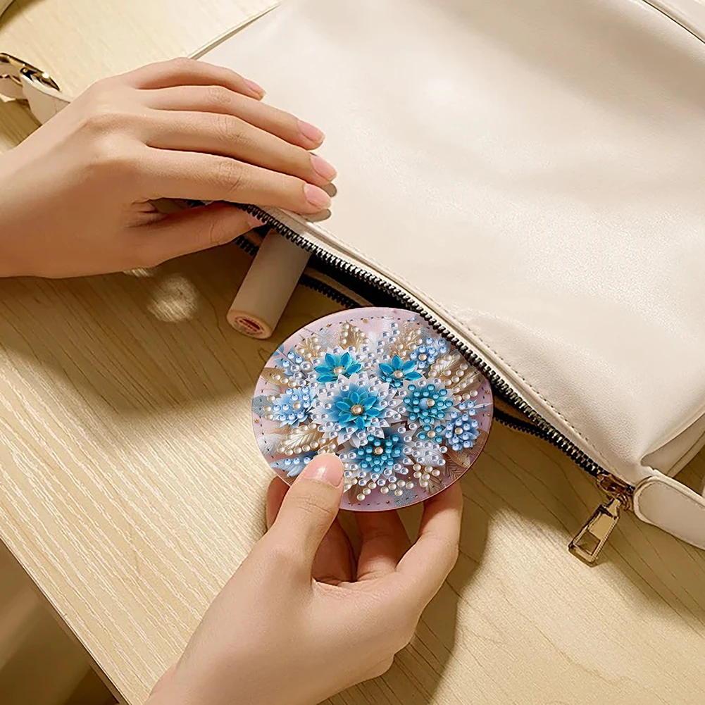 مرآة مكياج صغيرة من Diamond Art خفيفة الوزن ولامعة من الكريستال، مرآة مستحضرات التجميل المحمولة للسفر في الهواء الطلق والمشي لمسافات طويلة والنزهة