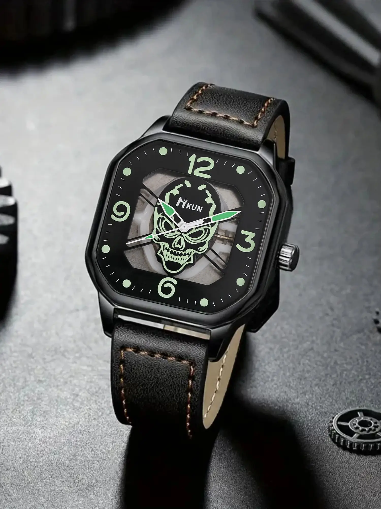 2 قطعة ساعة كوارتز رجالية عصرية داكنة نيثير وولف فلورسنت بمينا كبير مع محفظة صغيرة قصيرة محمولة رائعة، مناسبة لـ