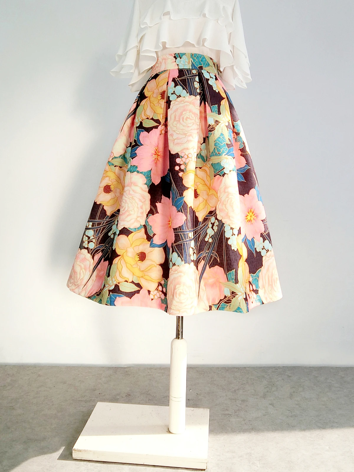 

New Women's High Waisted Skirt, Flower Print A-line Fashionable French Mid Length Fluffy Skirt.