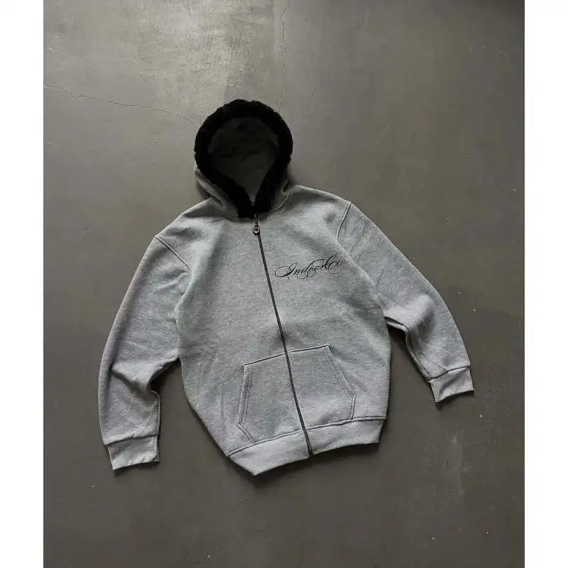 เสื้อฮู้ดแบบยูนิเซ็กซ์และชุดจ็อกเกอร์ทรงหลวมเข้าชุดกัน พร้อมเสื้อคลุมแขนยาวสไตล์ไฮสตรีท