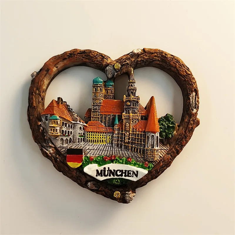 

Германия, Мюнхен: объемный магнит на холодильник в форме сердца, с изображением достопримечательностей, ручная роспись, из смолы, сувенир для путешественников.