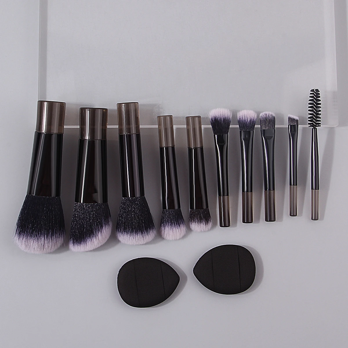 12PCS 실용적인 미니 다기능 메이크업 브러쉬 세트, 붙지 않는 엄지 파우더 퍼프, 초보자를 위한 휴대용 메이크업 도구