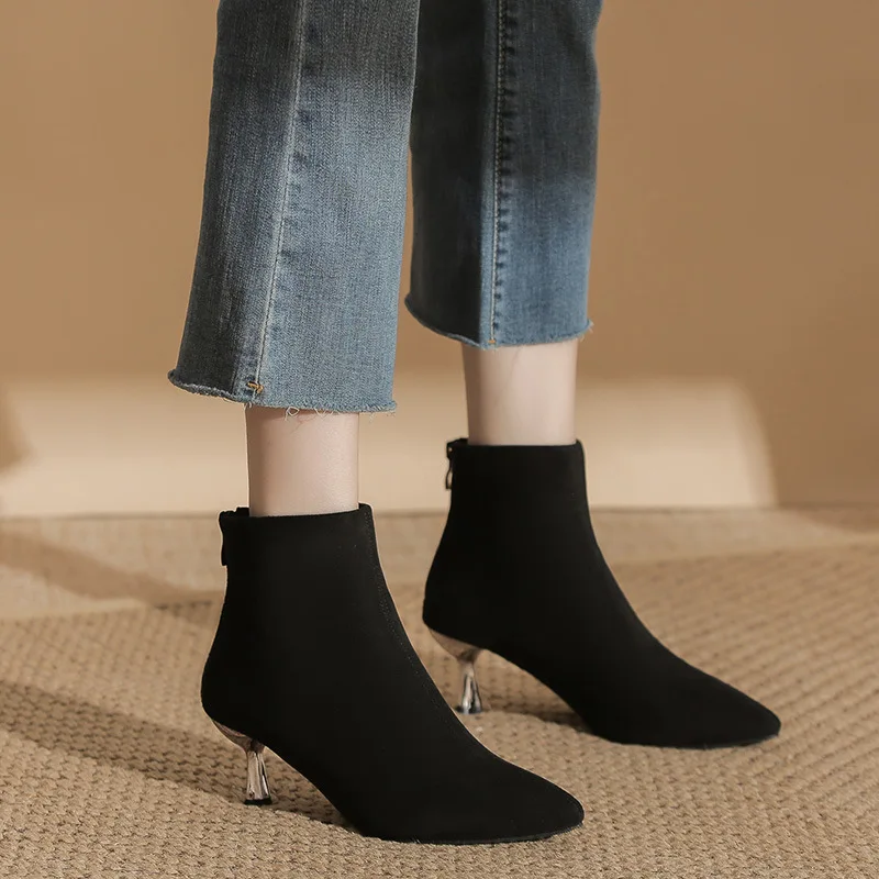 

Короткие ботинки на шпильке с острым носком, маленький размер 31–43, черные однотонные ботильоны на среднем каблуке, обувь большого размера