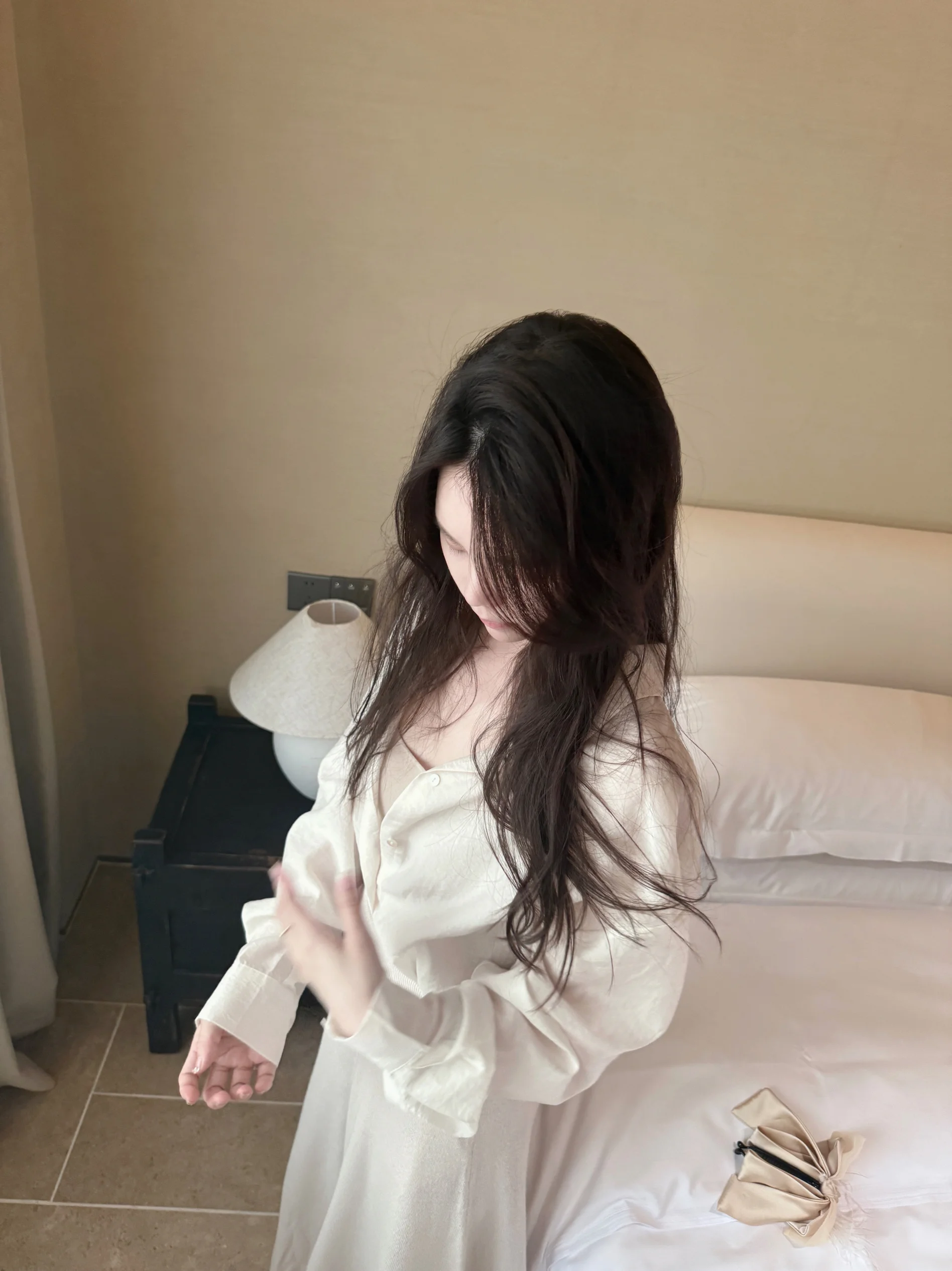 

Женская повседневная рубашка свободного кроя с длинным рукавом и V-образным вырезом, однотонная, весна 2025, для работы и отдыха