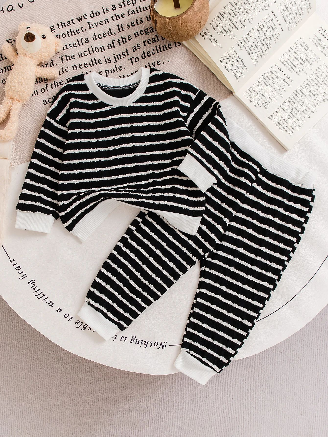 Boys Winter Fashion Set Black White Stripes Design Comfortable Skin-friendly Long Sleeve Top with Long Pants Two-piece Suit