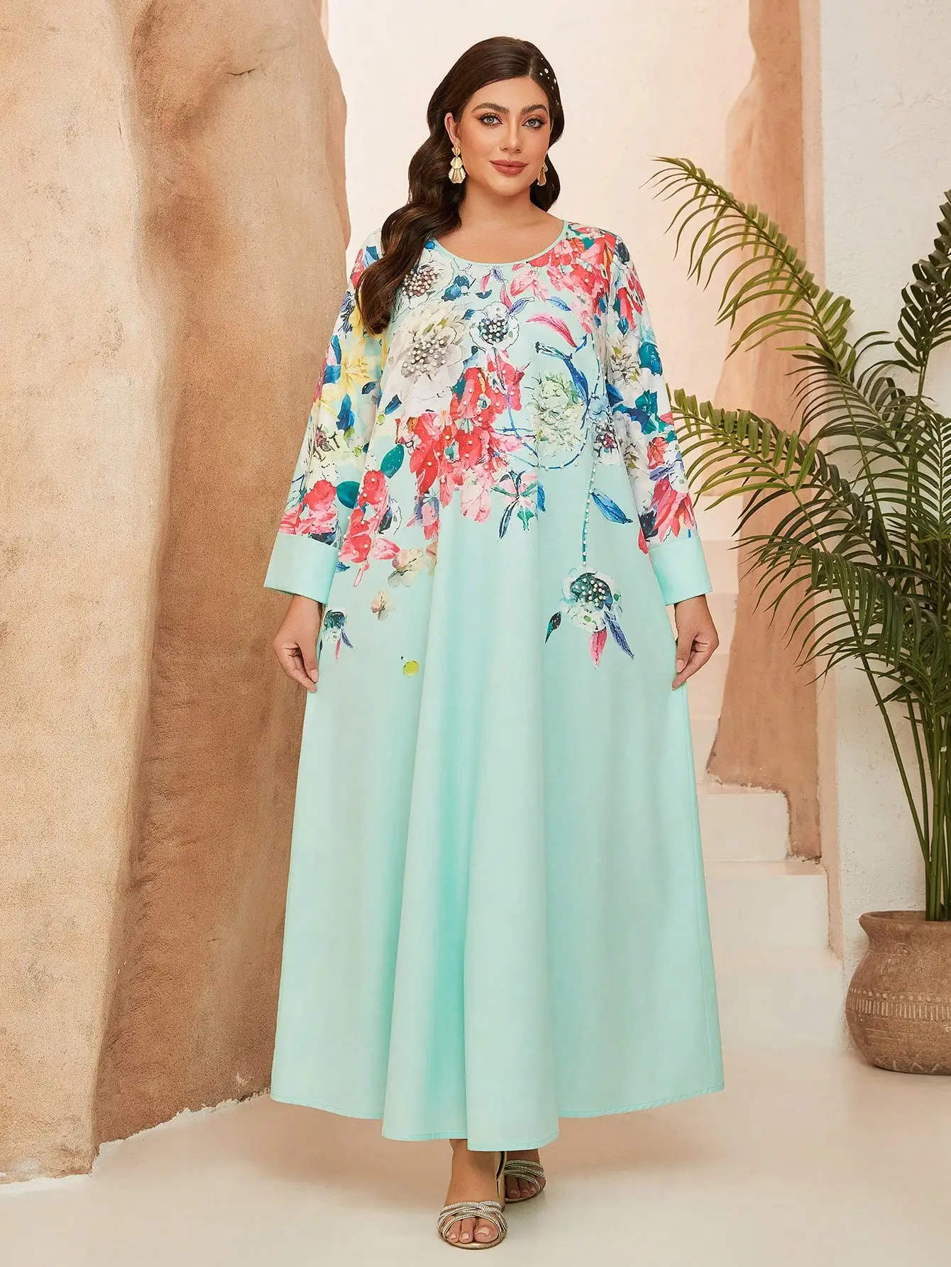 

Новый элегантный халат Burqa с круглым вырезом и длинными рукавами с принтом, ромбовидной прошивкой и бисером.