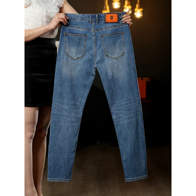 جينز أزرق صيفي جديد لعام 2025 للرجال بقصة ضيقة وأقدام صغيرة مرنة وعصرية سراويل جينز رفيعة متعددة الاستخدامات