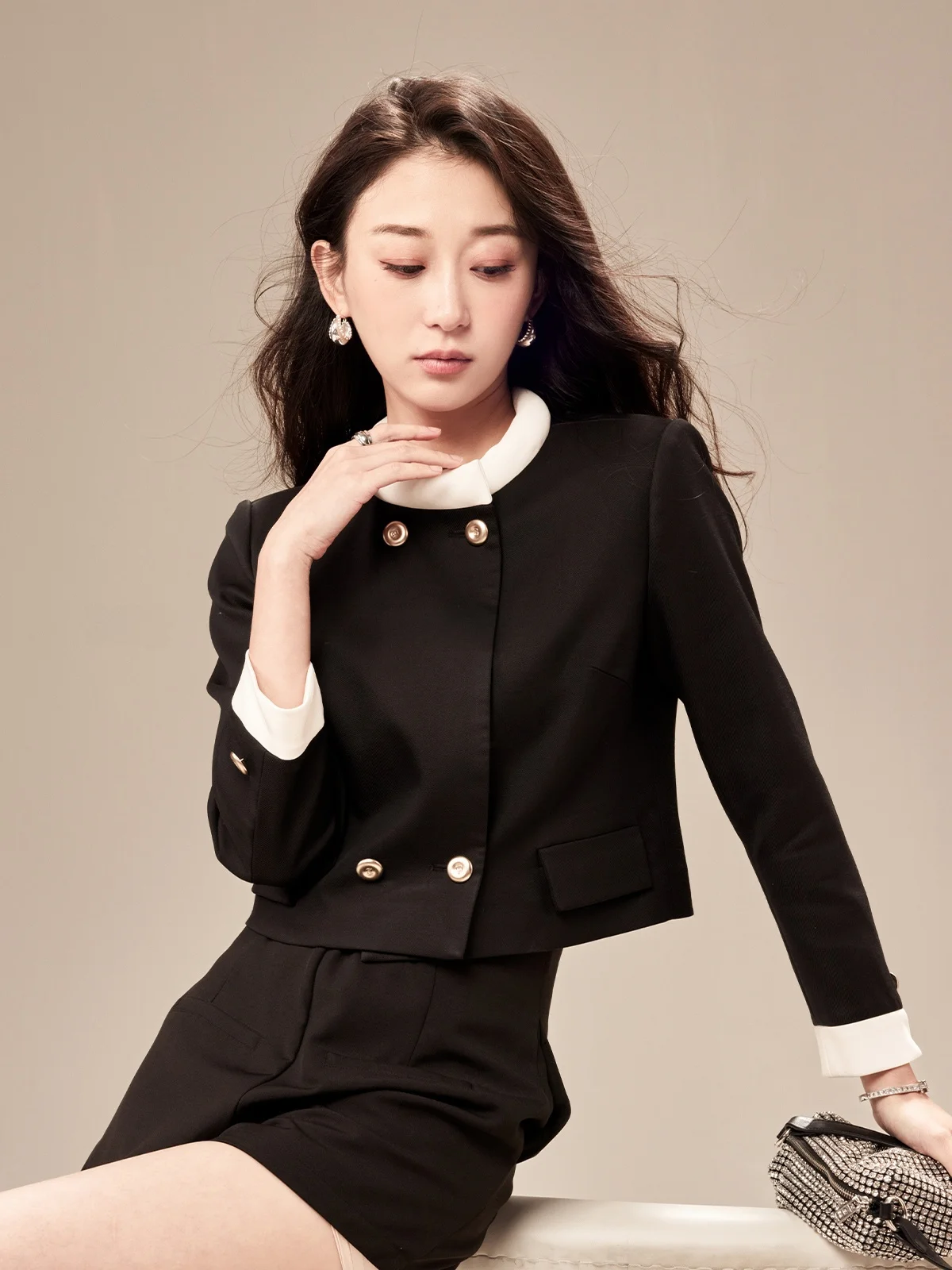 

Пальто Garbociaga Dragon Joy 2024, осеннее, из тонкой пряжи, 50% шерсть, ацетат, с пышным воротником, для повседневной носки, прямого кроя, женское