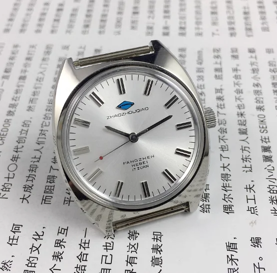 All-steel shockproof manual mechanical watch with a diameter of 36mm and comes with a strap