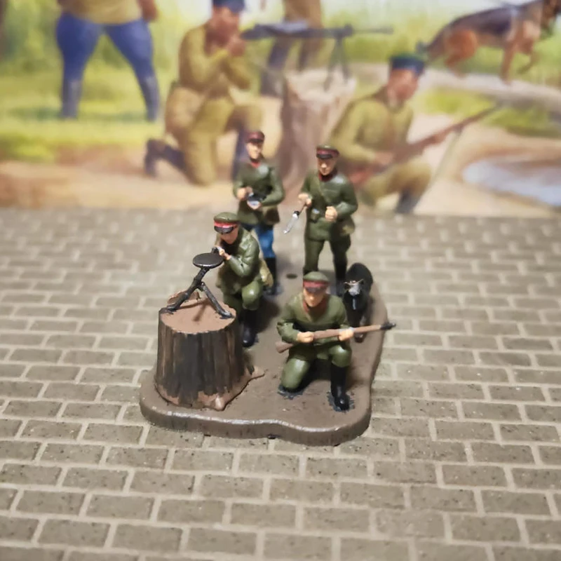 

1:72 Scale Plastic Material Soviet Border Guard Patrolman Soldiers 4 Suitable For Tank Helicopter Scenes Collectible