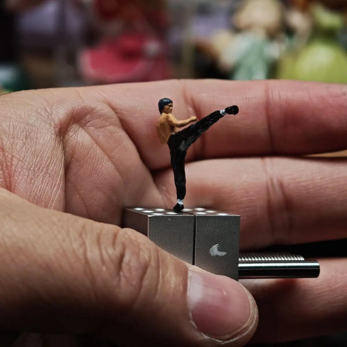 Figurines 1:64 en résine peintes à la main, modèles de scène de voiture Bruce Diorama