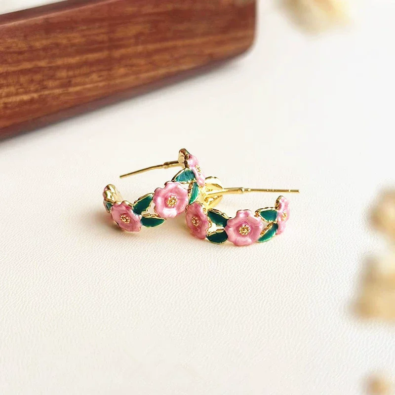 Trendy Pink Flower Green Leaf C Shape Drop Earrings for Women Wedding Party Golden Color Enamel Oil Metal Geometry Jewelry Gift
