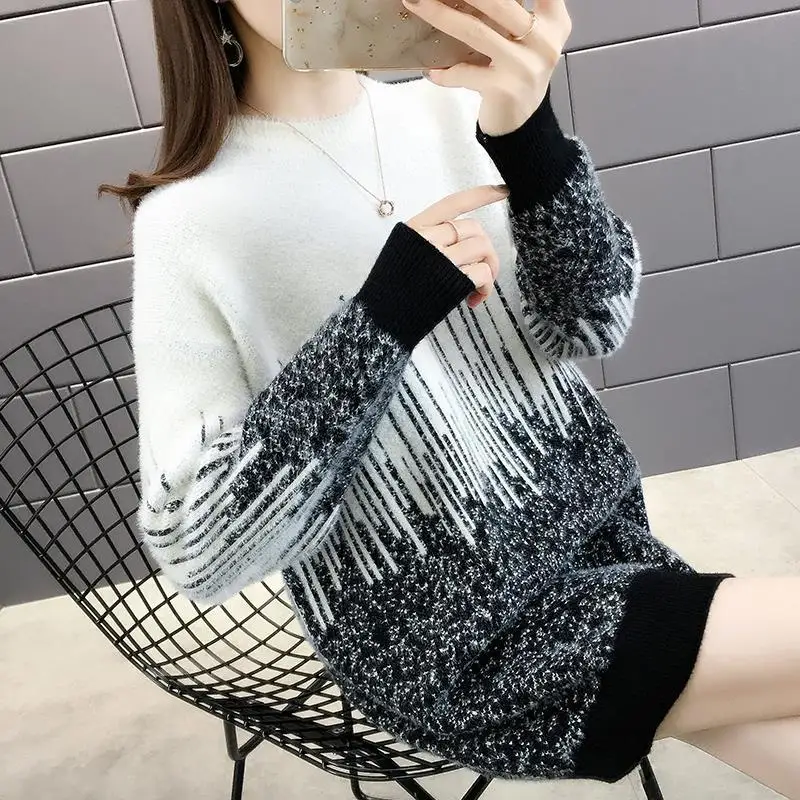 Women Autumn and Winter Fashion Trends Mink Down Crew Neck Sweater Contrast Panels Supple Versatile Thickenand Mid-length Skirt